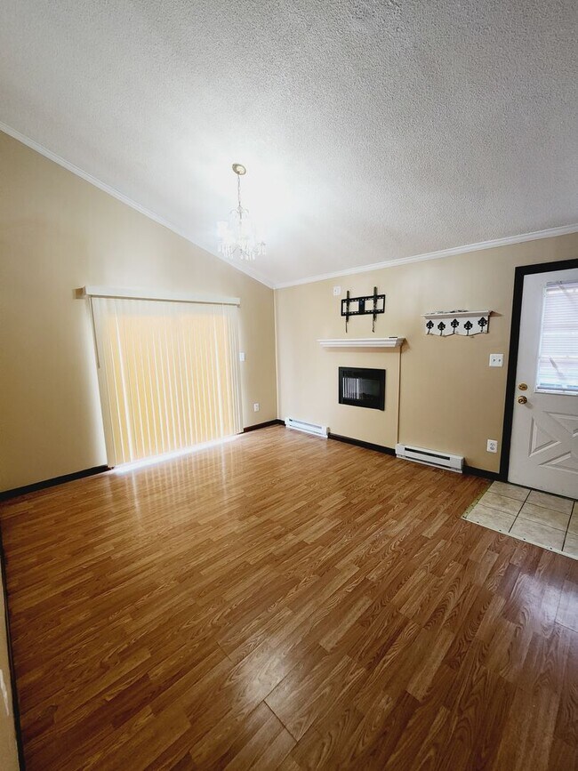 Building Photo - Cute as a button 3 bedroom home in PCP