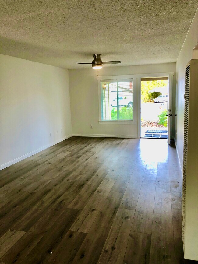 Building Photo - 10870 New Salem Pl