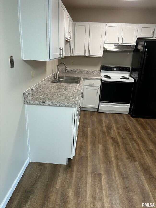 Foto del edificio - 5031 N Lakeside Pl