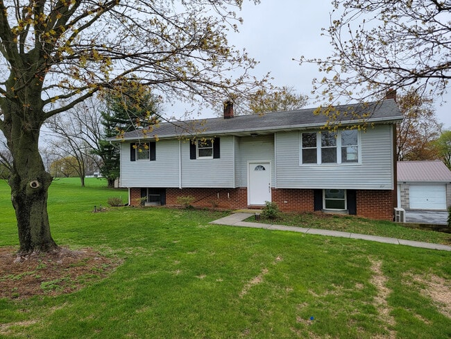 Building Photo - 1306 Breneman Rd