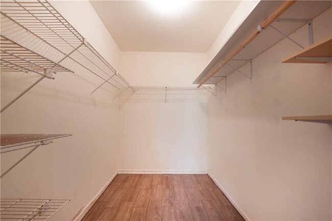 Building Photo - 3123 Oakland Shores Dr