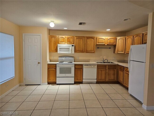 Building Photo - 127 Ivan Ave S