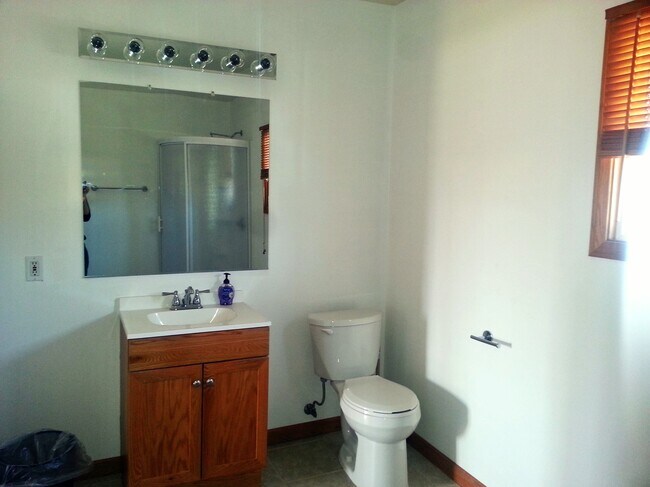 Bathroom - 2317 W Victory Blvd
