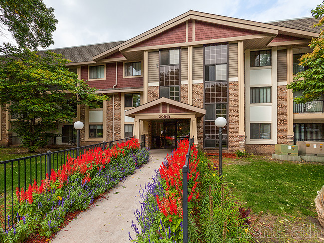 Building Photo - Silver Bell Apartments