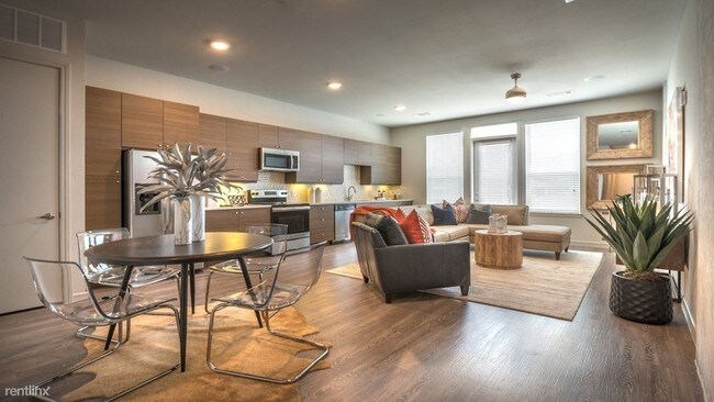 Building Photo - 3 br, 3 bath Condo - 818 W 223rd St Unit 4
