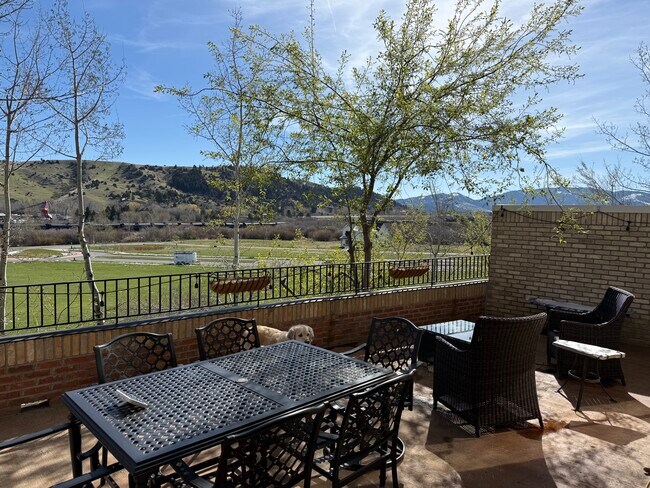 Foto del edificio - 150 Village Crossing Way