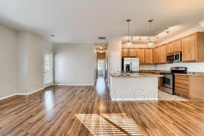 Foto del edificio - 12940 Grant Cir W