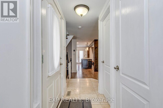 Building Photo - 1225 Hedgestone Crescent