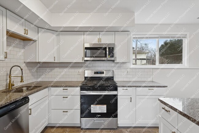 Foto del edificio - Fully Remodeled 4-Bedroom Home in Desirable Neighborhood in Pontiac for Rent!