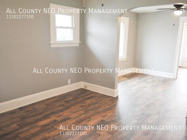 Building Photo - Updated and Move in Ready!