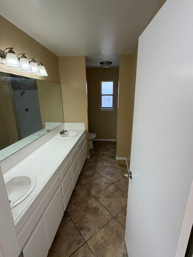 Baño principal - 3865 Rexford Dr