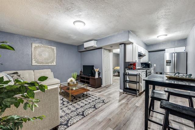 Foto del edificio - 4407 San Jacinto St