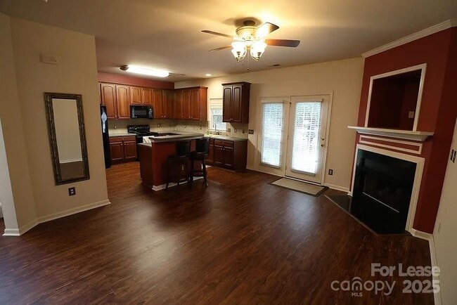 Building Photo - 10979 Princeton Village Dr
