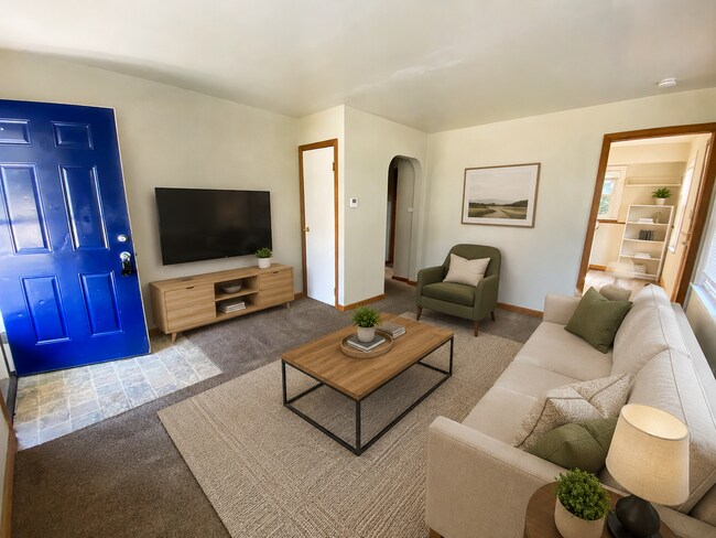 Foto del edificio - Charming 3-Bedroom Akron Bungalow with Spacious Backyard