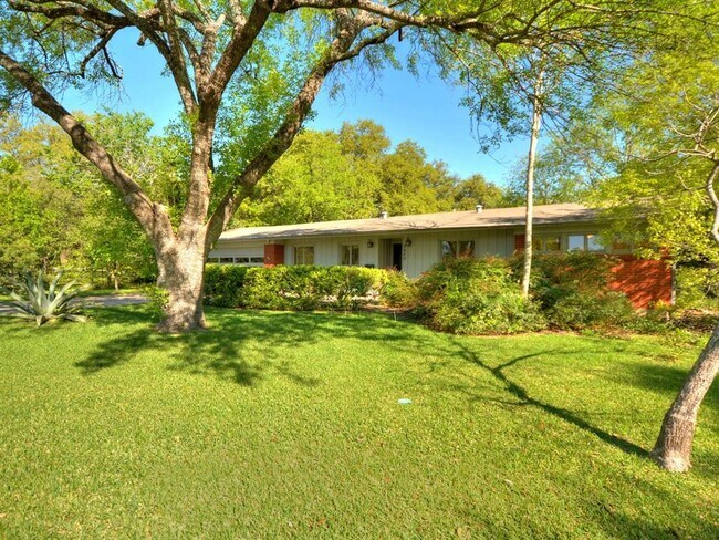 Foto del edificio - 2600 Twin Oaks Dr