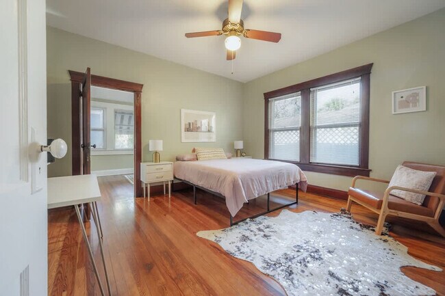 Foto del edificio - 5708 N Suwanee Ave