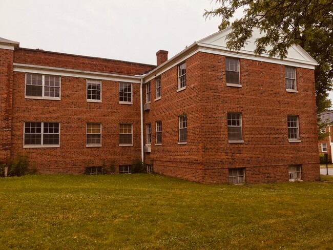 Building Photo - 1868 Forest Hills Blvd