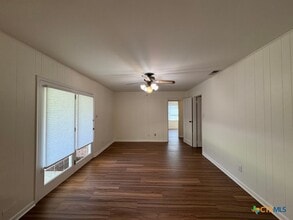 Building Photo - 4704 Evergreen Ln