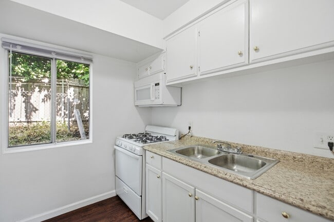 Building Photo - Foothill Suites