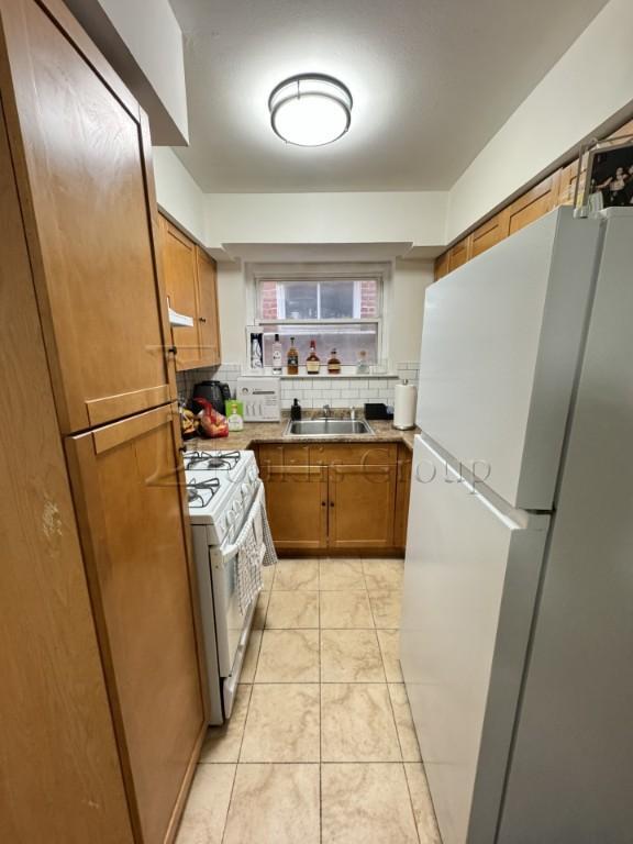 Building Photo - ** RENOVATED ** 3 BED ** 1 BATH ** PRIME L...