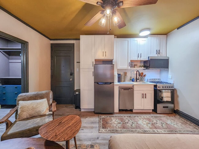 Building Photo - 2115 N Sedgwick St