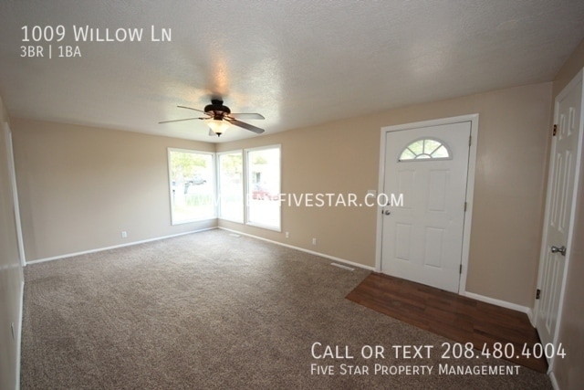 Building Photo - 1009 Willow Ln