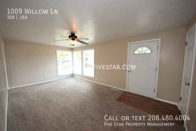 Foto del edificio - 1009 Willow Ln