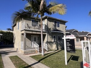 Building Photo - 2317 S Harcourt Ave