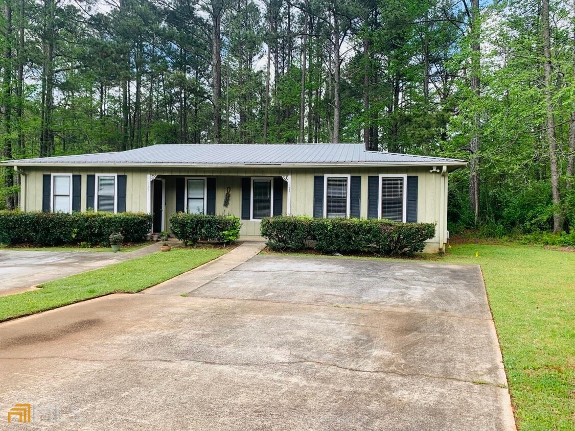 175 Pine Terrace Unit 175, Palmetto, GA 30268 Room for Rent in