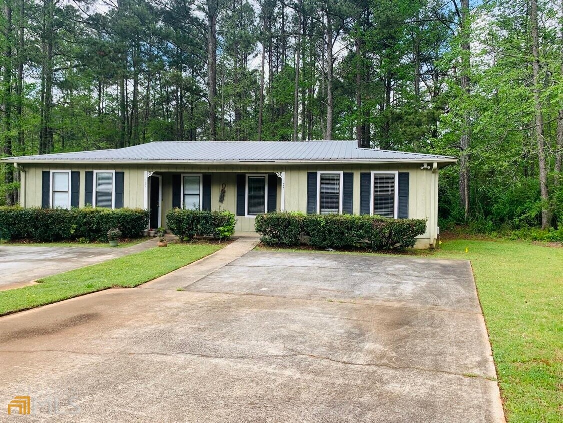 175 Pine Terrace Unit 175, Palmetto, GA 30268 Room for Rent in