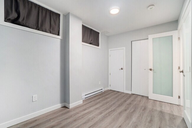 Photo du bâtiment - 1675 Baseline Rd