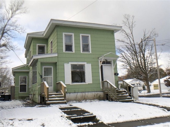 Building Photo - 152 W 4th St S