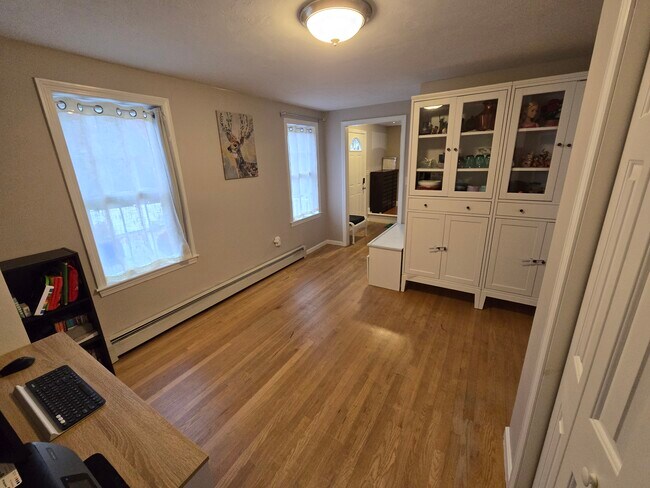 Oficina - 16 Knoll Rd