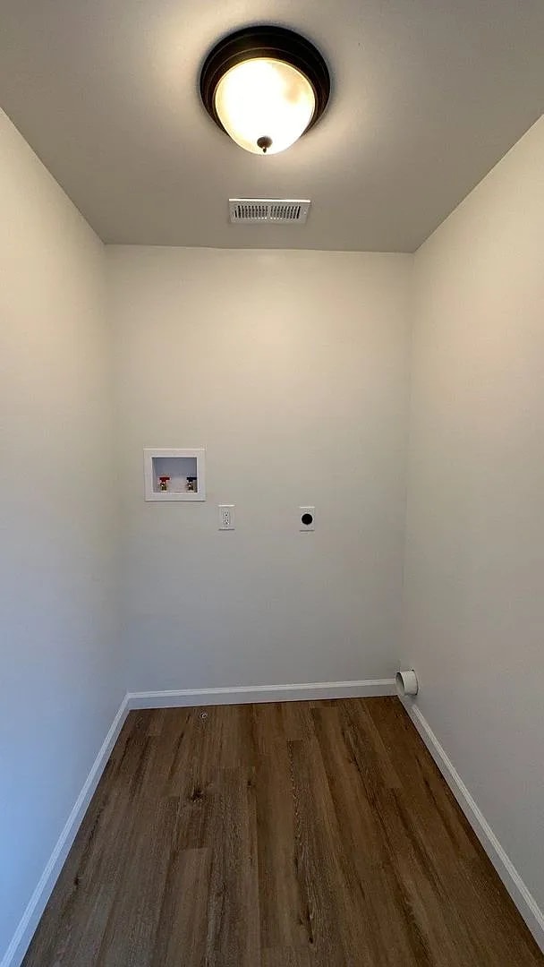 Foto del edificio - this beautifully updated three-bedroom, one-and-a-half-bath home in Columbia