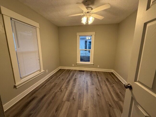 Building Photo - $1025 - updated 2 bedroom house