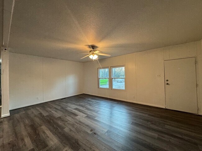 Building Photo - 22 Pine St