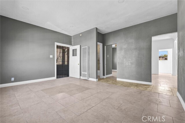 Building Photo - 924 S Sunol Dr