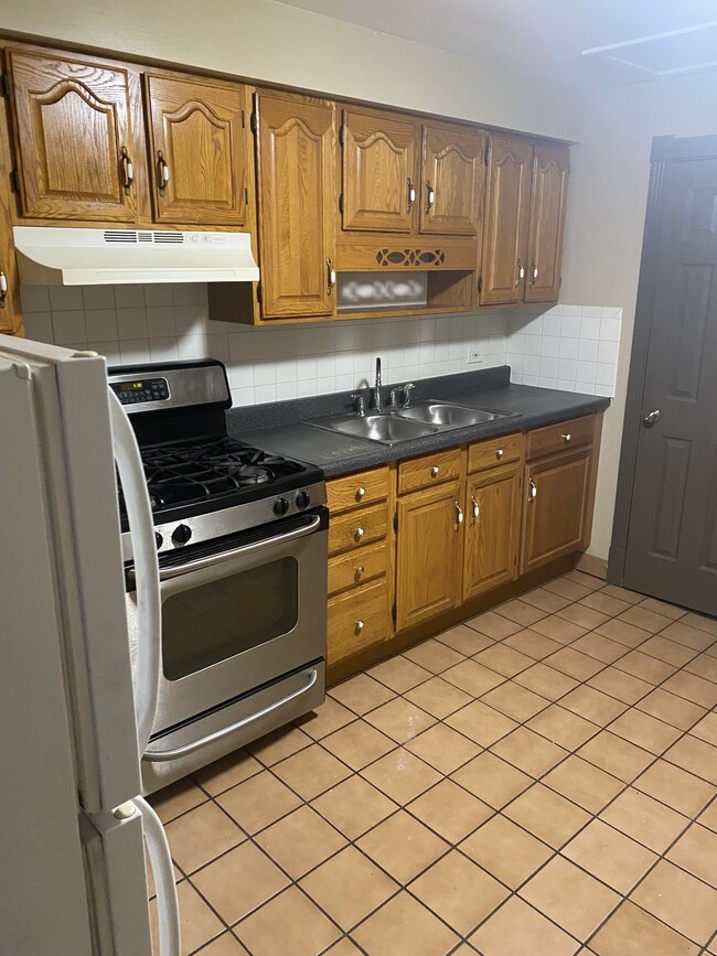 Cocina - 3450 W Le Moyne St