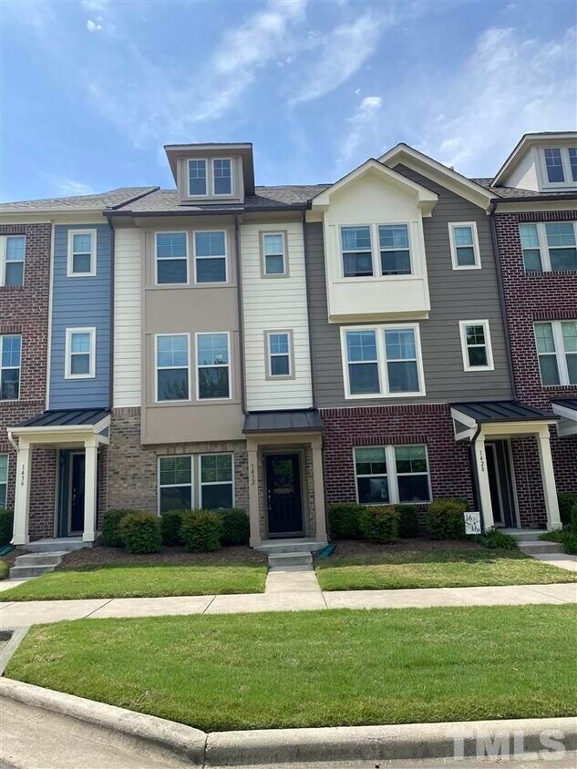 Foto principal - 1432 Providence Green Ln