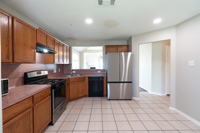 Foto del edificio - 1052 Windy Grove Ln