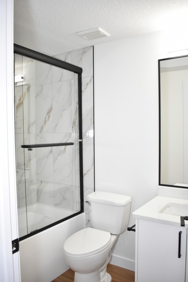 Photo du bâtiment - 13538 110a Ave NW