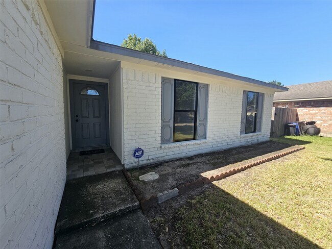 Building Photo - 2519 Piddler Dr