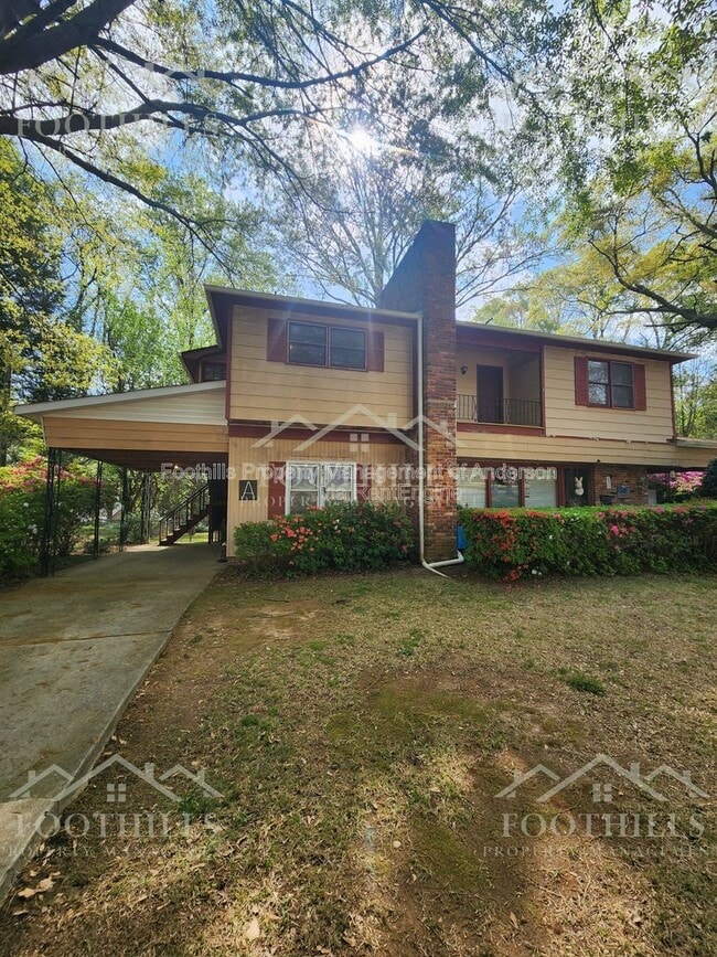 Building Photo - 130 Tanglewood Dr