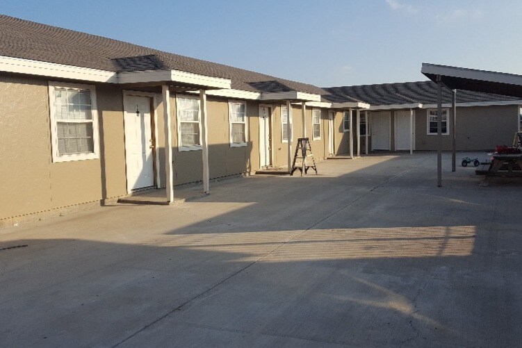 Foto principal - 2872 Memorial Jr High Dr