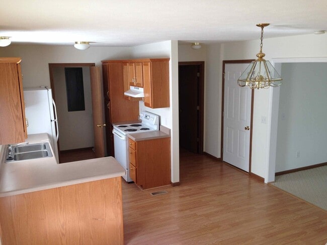 Building Photo - AMAZING 3 bed 2 bath in Newburgh