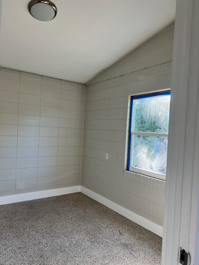 Building Photo - 4910 Ralls Rd