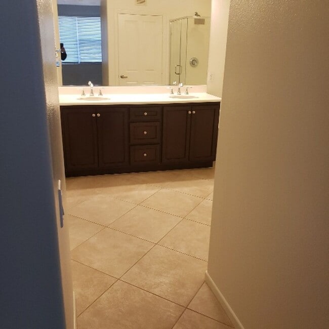 Building Photo - Awesome Home Awesome area 2bed w/ bonus ro...