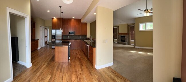Foto del edificio - Great shorter lease opportunity in a Beaut...