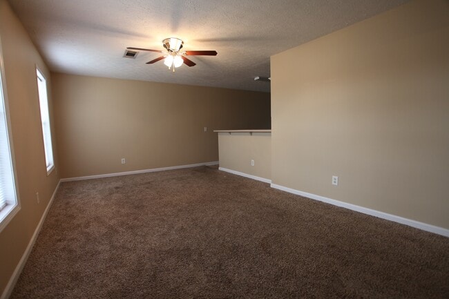 Foto del edificio - Available Fall 2026!!