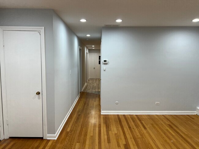Building Photo - 5258 N LeClaire Ave